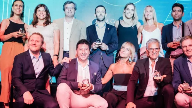 A los héroes también les toca su noche:  Junior Achievement Córdoba homenajeará a quienes ayuden a los jóvenes emprendedores