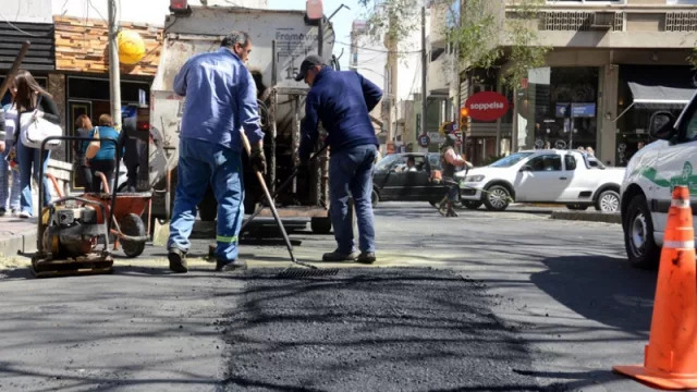 #CallesSanas: La Municipalidad ejecuta un intenso plan de bacheo luego de las últimas lluvias