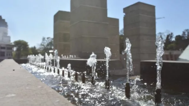 Plaza España: recuperan las fuentes de agua que durante años no funcionaron
