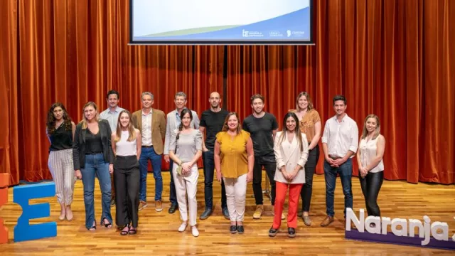 Foto final de todos los speakers.