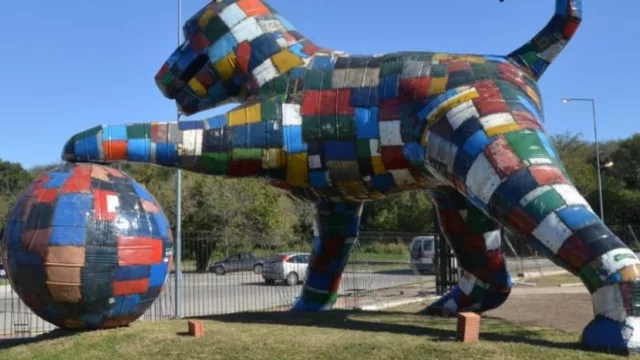 Córdoba tendrá el gato más grande del país ("pariente" del perro del Parque Kempes)