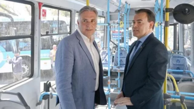 Llaryora presentó 50 nuevas unidades que se incorporan a la flota de Tamse