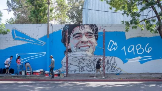 Messi, Maradona y Kempes protagonistas de los nuevos murales de la Costanera