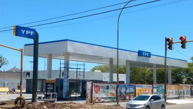 Se suman 3 estaciones de servicios a las 160 que hay en la ciudad (¿la actividad volvió a ser negocio?)