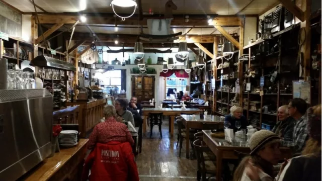 El Almacén de Ramos Generales, parada obligada en Ushuaia. Viajeros de todo el mundo recalan en la vieja casona.