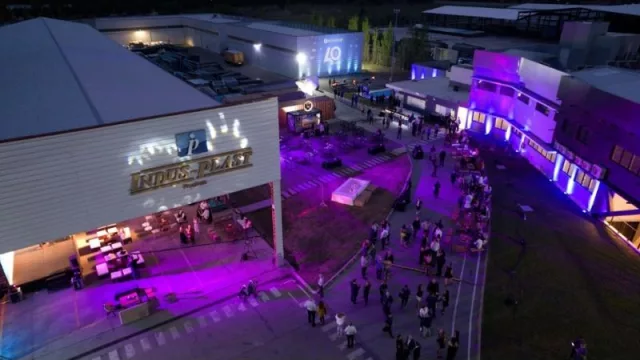 Indusplast, con 40 años en el mercado y 60.000 piscinas instaladas, inauguró su nueva planta (inversión de más de $ 900 millones)