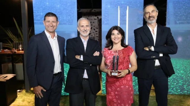 Aguas Cordobesas se impuso en la categoría Servicios (Ecolink y Cervantes, las escoltas)