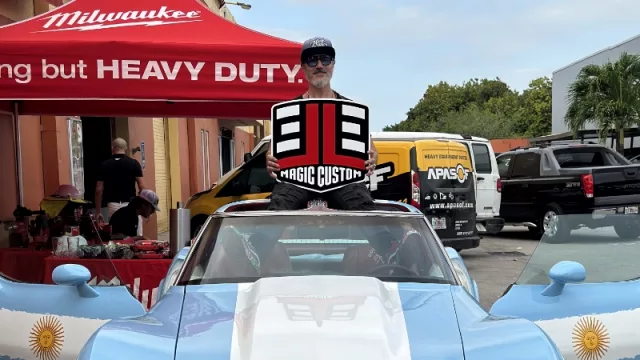 Fiebre mundialista: es cordobés, actor, vive en Miami, y restauró un viejo Corvette C3 con los colores de la selección