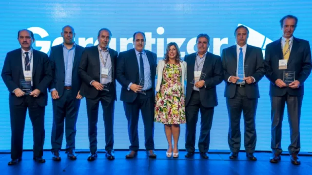 Javier Ortiz Batalla (Banco Ciudad), Darío Wasserman (Garantizar), Miguel Ángel Arce, (Banco Nación), Pablo García, (BICE), Julia Erlich (Garantizar); Norberto Rodríguez (Santander Río),  Marcelo Iraola (Galicia) y Patricio Supervielle (Supervielle).