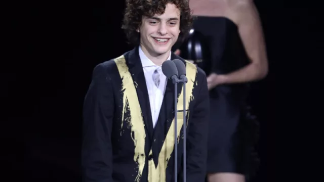 Lorenzo Ferro entre los ganadores de los premios Fénix