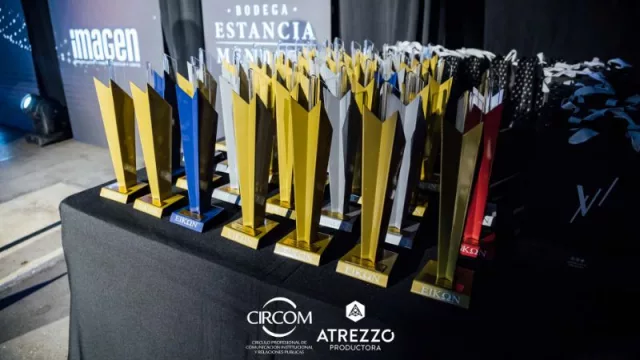 Estatuillas de los premios Eikon