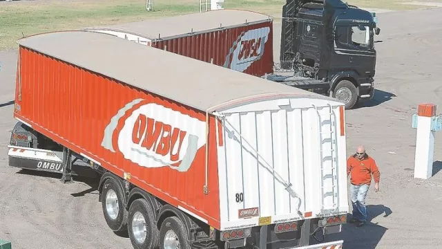 Productores de remolques y maquinaria agrícola superan la crisis fabricando bitrenes