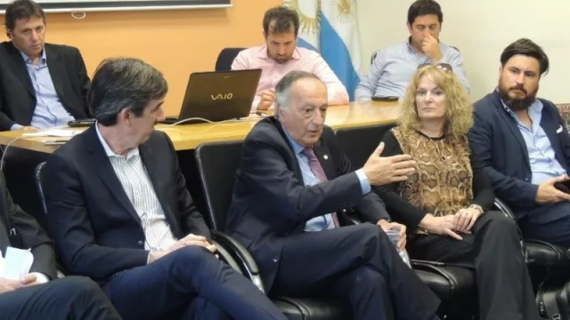 Acevedo: “Hoy un dólar a $ 42 sería buenísimo” (la UIA no ve que aparezca la luz al final del túnel)
