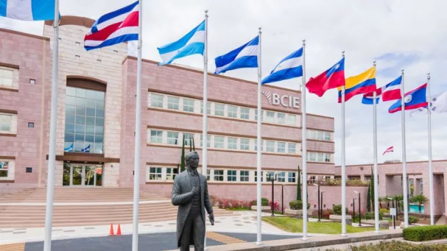 El BCIE recibe reconocimiento por “Bono de Agencia del año”