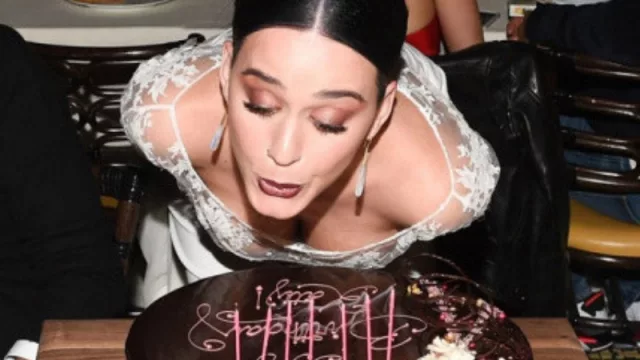 Katy Perry bromea en su cumple número 34