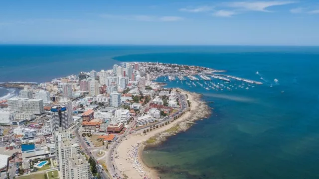 Más consultas y menos reservas (El Este uruguayo tendrá 14% menos turistas en verano)