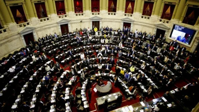 Abrazado a los gobernadores peronistas, el Gobierno logró aval al Presupuesto 2019