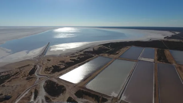 San José de las Salinas, la meca de la extracción de sal industrial y de mesa (100 mil toneladas anuales ubican a LISAL S.A entre las cinco mejores a nivel nacional y primera en Córdoba)