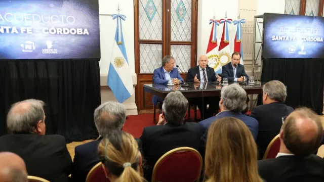 Santa Fe y Córdoba firmaron un convenio para la construcción de un acueducto interprovincial