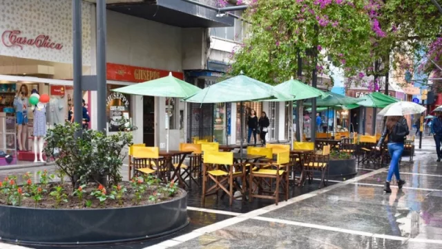 Mestre con vecinos y comerciantes del Centro inauguraron la renovación de las peatonales