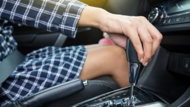 Alguien se está olvidando de una gran parte del mercado: solo el 28% de las licencias de conducir son de mujeres (oportunidad para automotrices y auto escuelas)