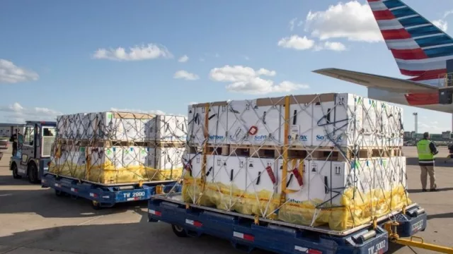 Llegó un embarque con más de 800.000 vacunas de Pfizer