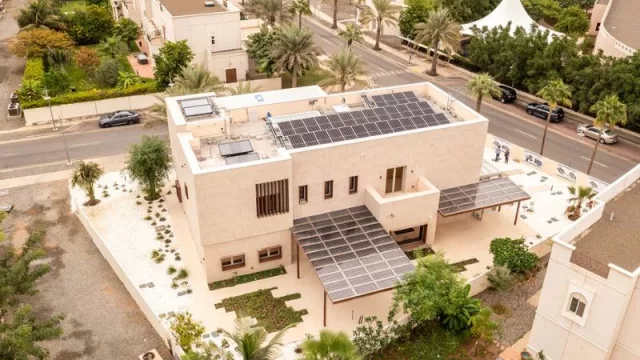 Un chaqueño recibió la máxima calificación mundial en sustentabilidad (construyó una casa inteligente cerca del Mar Rojo)