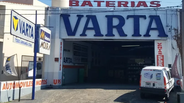 La fachada de Varta Baterías sobre Av. Fuerza Aerea Argentina 2056.