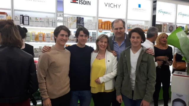 Pernochi y Scerbo junto a sus hijos. 