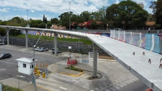 La Ciclovía Elevada ya cruza la Av. Poeta Lugones