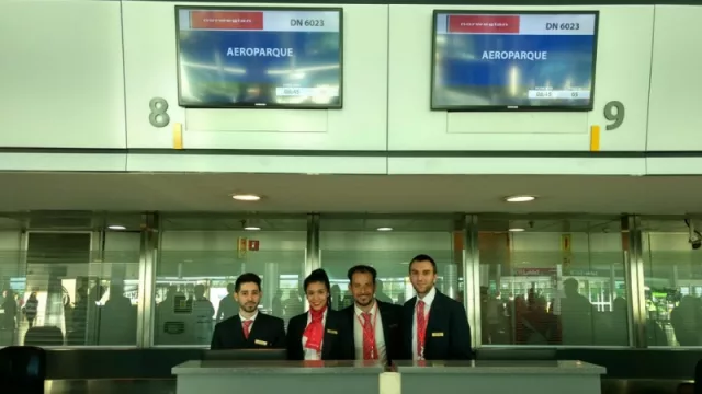 Los mostradores 8 y 9 del Aeropuerto Ambrosio Taravella, que la aerolínea low cost ocupó para su primer vuelo. 