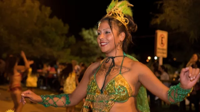 Caroya y Sinsacate anunciaron sus (respectivas) fiestas de Carnaval (el Rey Momo ya está en camarines)