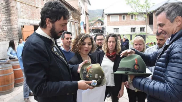 Mestre firmó convenios para acercar #SíEstudioSíTrabajo a cinco ciudades del interior provincial