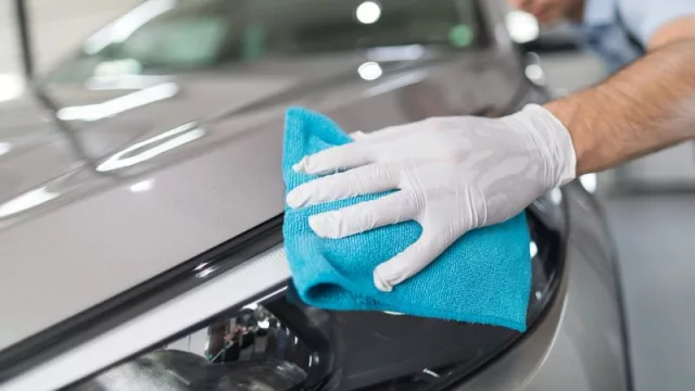 Como salido de fábrica: Guantes Blancos, la compañía cordobesa pionera en limpieza interior de autos (y de sillas, sillones, cortinas…)