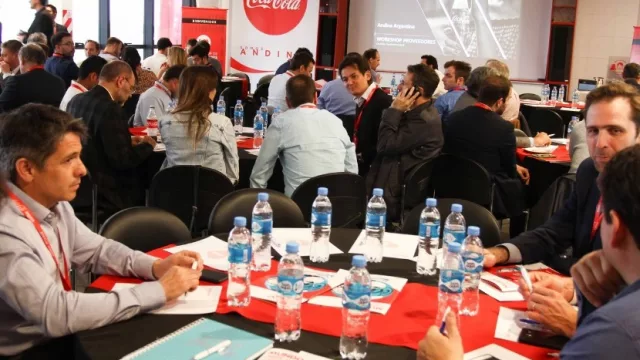 Coca-Cola Andina Argentina entre workshops de proveedores y ladrillos ecológicos