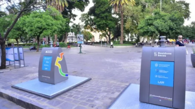 El Área Central más limpia: instalan dos contenedores soterrados en la Plaza San Martín