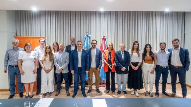 Llaryora presentó el cluster BIM: la municipalidad de Córdoba recibirá planos con esta tecnología y se formarán nuevos talentos