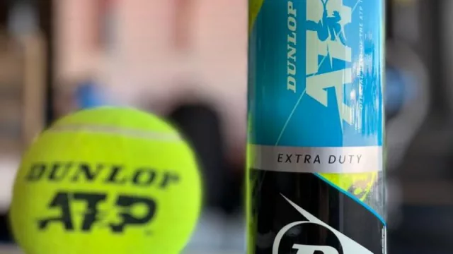 Dunlop, la pelota oficial del Córdoba Open, llegó esta vez un poco más ecológica al Kempes