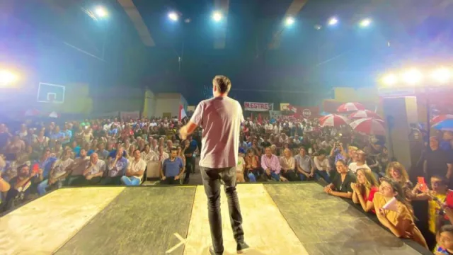 Perfil bajo en los medios, pero muy activo en militancia. Mestre dice que #LlaryoraMiente