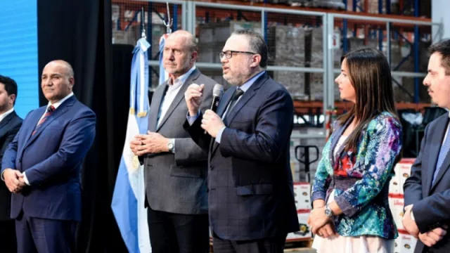 Manzur, Kulfas y Perotti visitaron la empresa de electrodomésticos Liliana, que anunció un plan de inversión de $2.500 millones