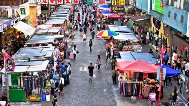 Fotomontaje: Equipo de prensa de Juan Negri