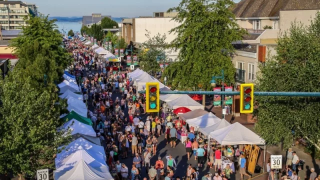 Fotomontaje: Equipo de prensa de Juan Negri