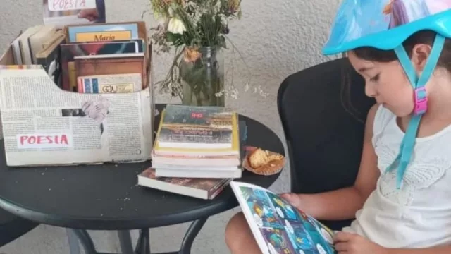 Espacio para tomar un café en Rayuela.