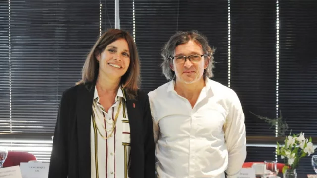 Donato Latella Frías, Presidente del Centro Vecinal, junto a Paula Vigo, Directora del Sanatorio del Salvador