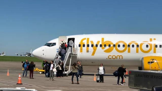 Flybondi opera con normalidad pese al paro general (la única línea aérea que se propuso trabajar)