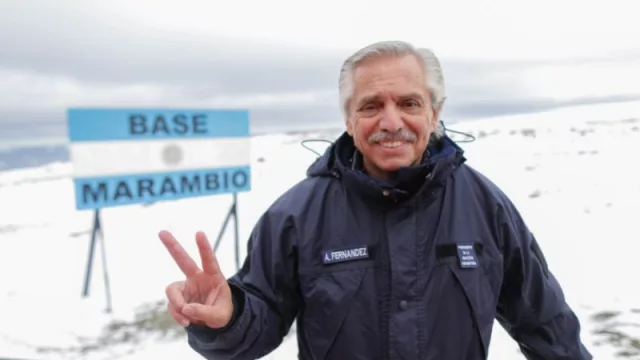 “Aquí, en el fin del mundo, uno puede asumir la dimensión de la Patria”, dijo el Presidente desde la Antártida