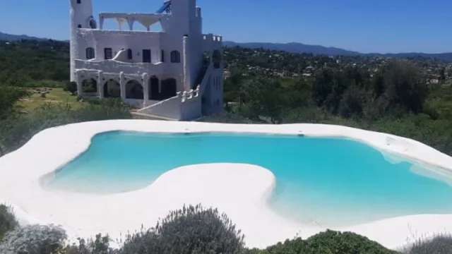 Un faro en el corazón de Punilla: “Faro de Carpier” (alojamiento, gastronomía, paisaje y diseño)