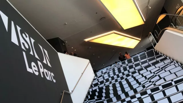 Naranja sin interés en comprar Grupar y Credimás (inauguró la muestra de Le Parc en Casa Naranja)