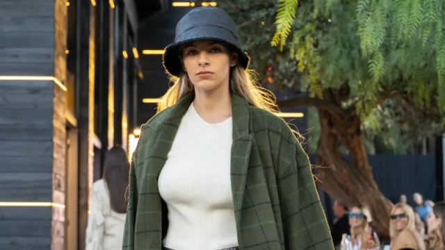 María Cher presentando su colección Otoño-Invierno 2023.