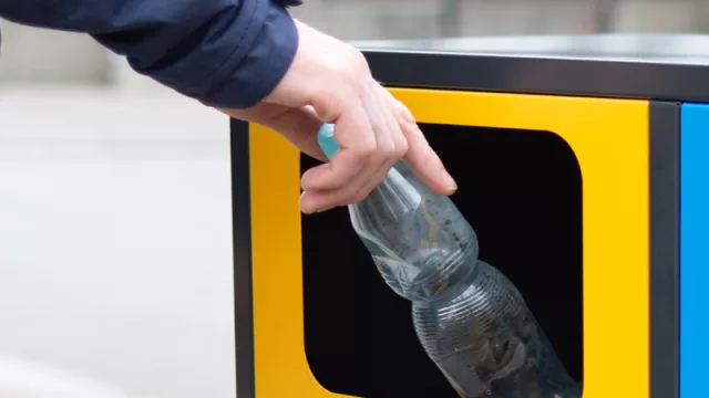 La ciudad de Valencia, pionera en mejorar el reciclaje de los pequeños plásticos a través del contenedor amarillo